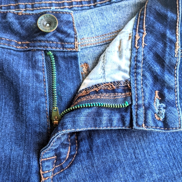 (2/$25) St John's Bay cropped blue jeans knee-length denim shorts - Picture 3 of 14